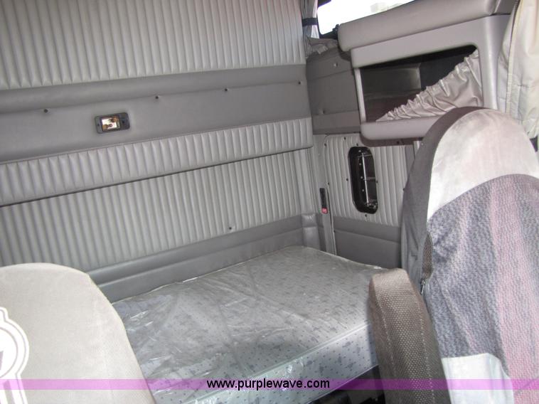 image for item 5040 2003 Kenworth Construct T600 semi truck