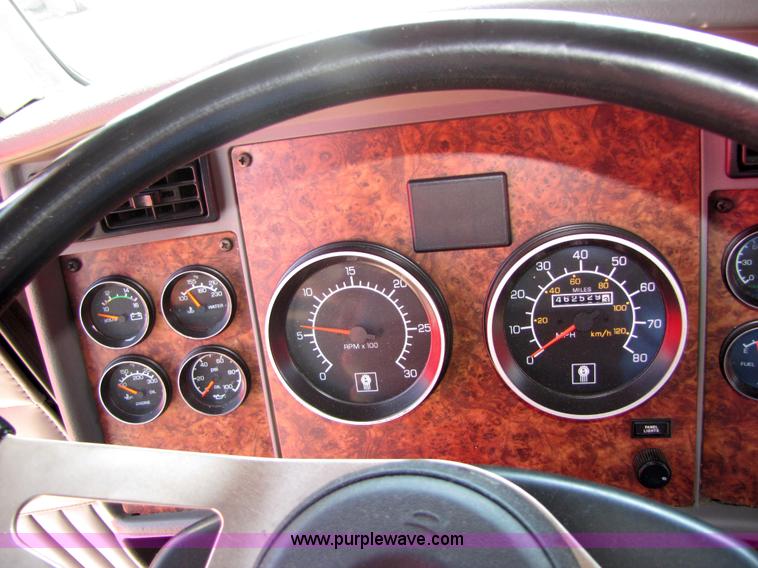 image for item 5040 2003 Kenworth Construct T600 semi truck