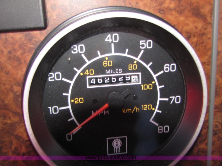 image for item 5040 2003 Kenworth Construct T600 semi truck