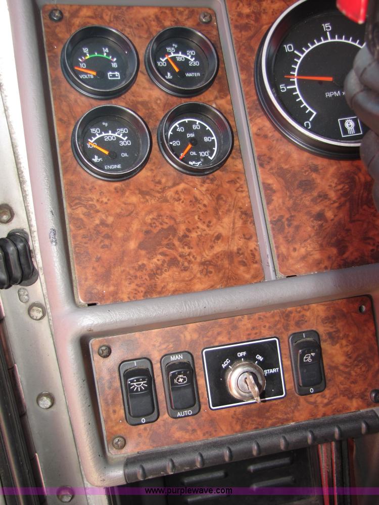 image for item 5040 2003 Kenworth Construct T600 semi truck