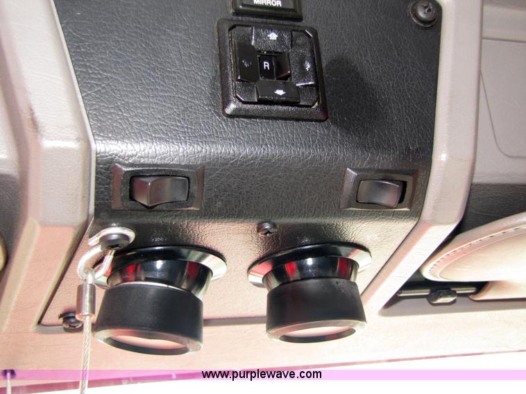 image for item 5040 2003 Kenworth Construct T600 semi truck