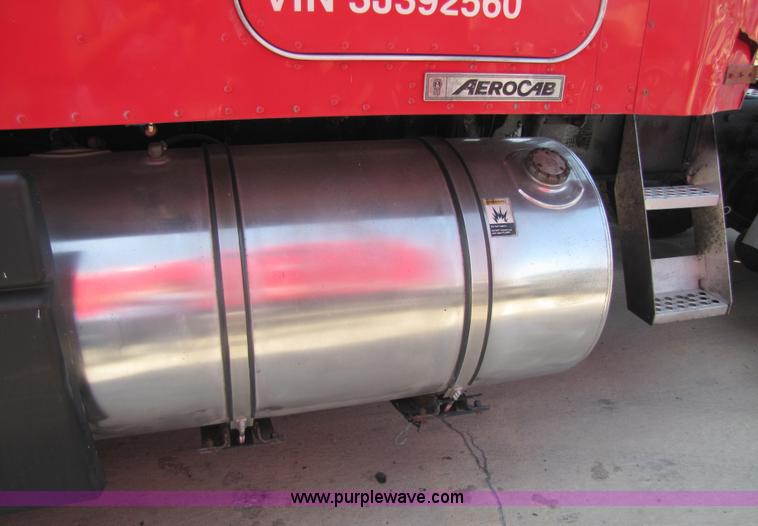 image for item 5040 2003 Kenworth Construct T600 semi truck