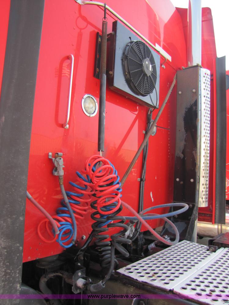 image for item 5040 2003 Kenworth Construct T600 semi truck