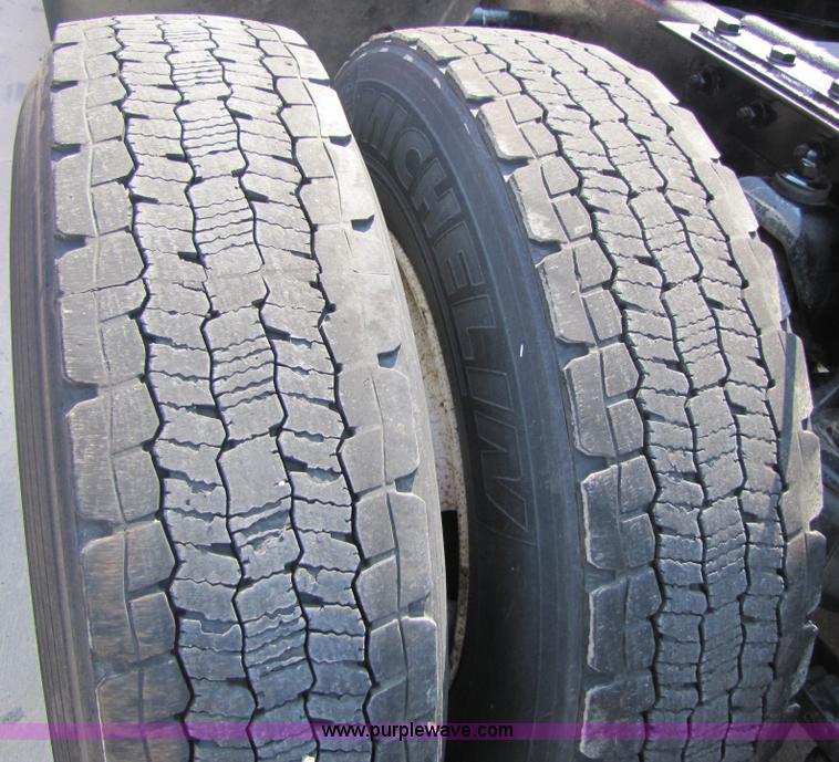 image for item 5040 2003 Kenworth Construct T600 semi truck