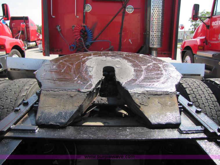 image for item 5040 2003 Kenworth Construct T600 semi truck