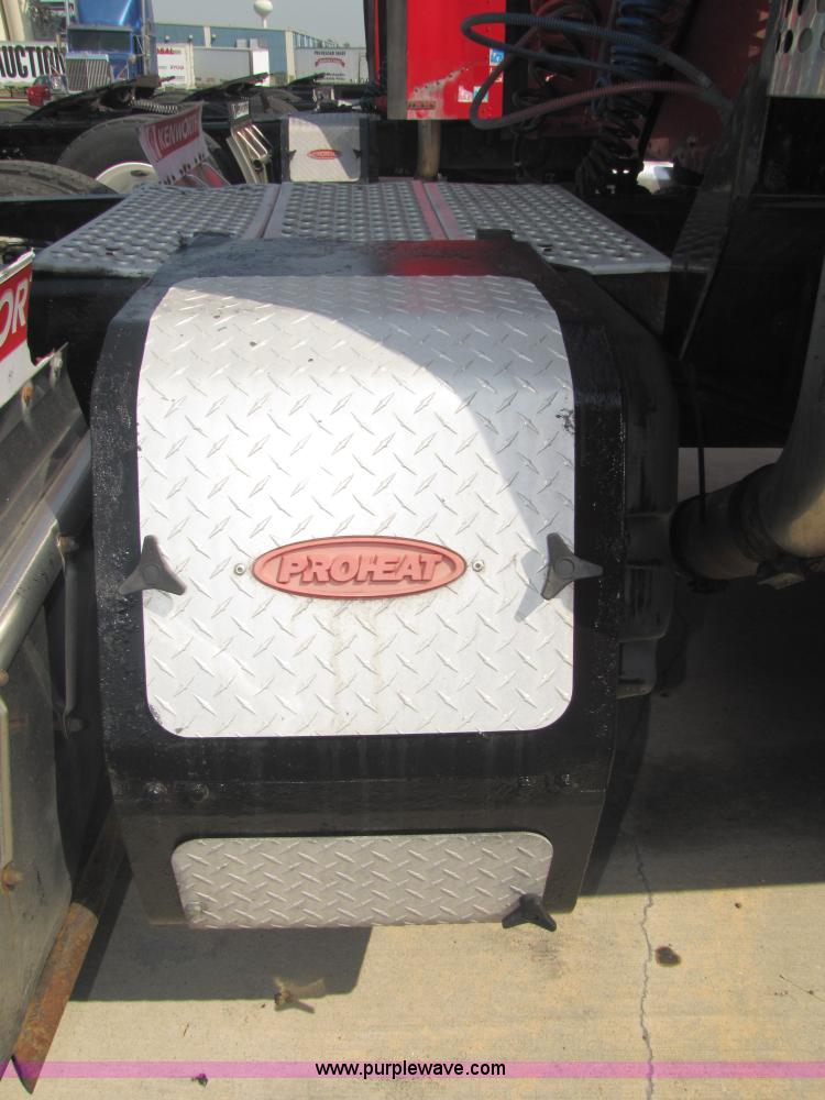 image for item 5040 2003 Kenworth Construct T600 semi truck