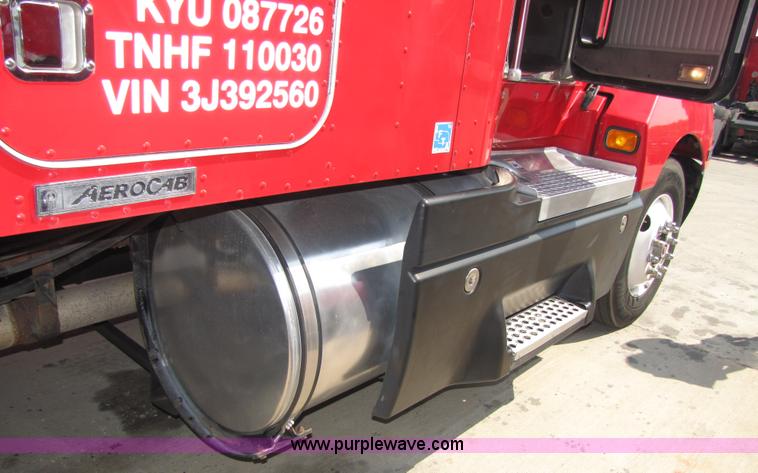 image for item 5040 2003 Kenworth Construct T600 semi truck