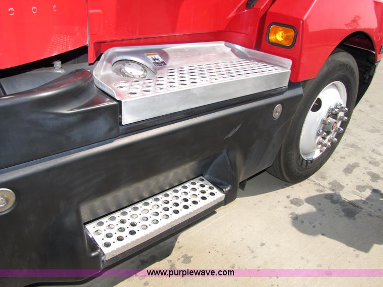 image for item 5040 2003 Kenworth Construct T600 semi truck