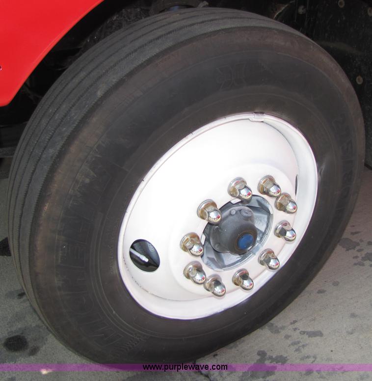 image for item 5040 2003 Kenworth Construct T600 semi truck