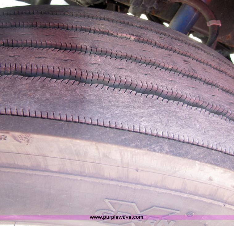 image for item 5040 2003 Kenworth Construct T600 semi truck