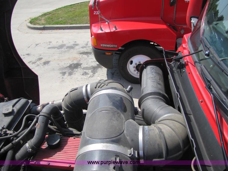 image for item 5040 2003 Kenworth Construct T600 semi truck