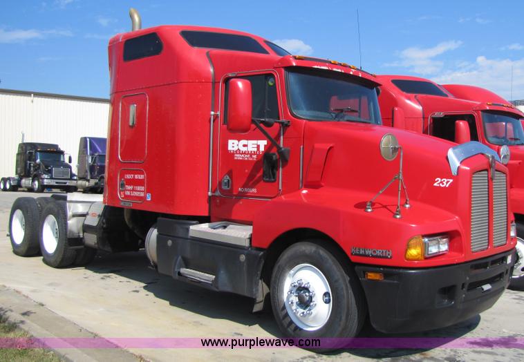 image for item 5041 2003 Kenworth Construct T600 semi truck