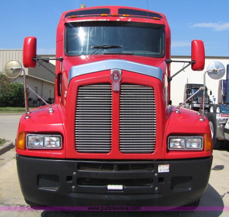 image for item 5041 2003 Kenworth Construct T600 semi truck