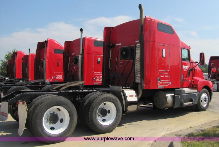 image for item 5041 2003 Kenworth Construct T600 semi truck
