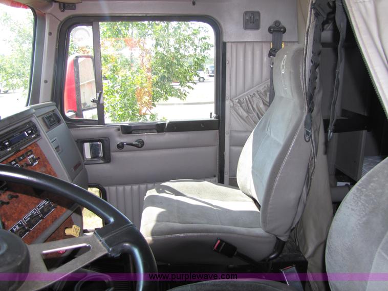 image for item 5041 2003 Kenworth Construct T600 semi truck