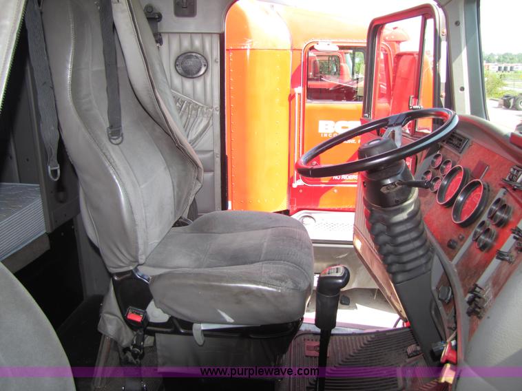 image for item 5041 2003 Kenworth Construct T600 semi truck