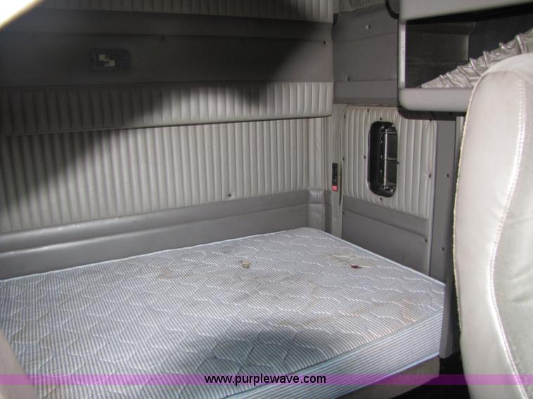 image for item 5041 2003 Kenworth Construct T600 semi truck