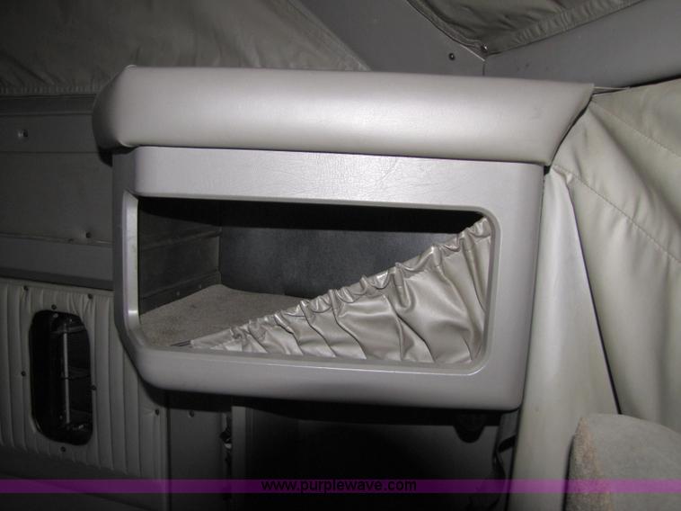 image for item 5041 2003 Kenworth Construct T600 semi truck