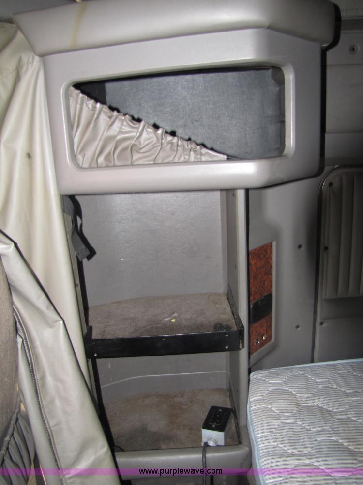 image for item 5041 2003 Kenworth Construct T600 semi truck