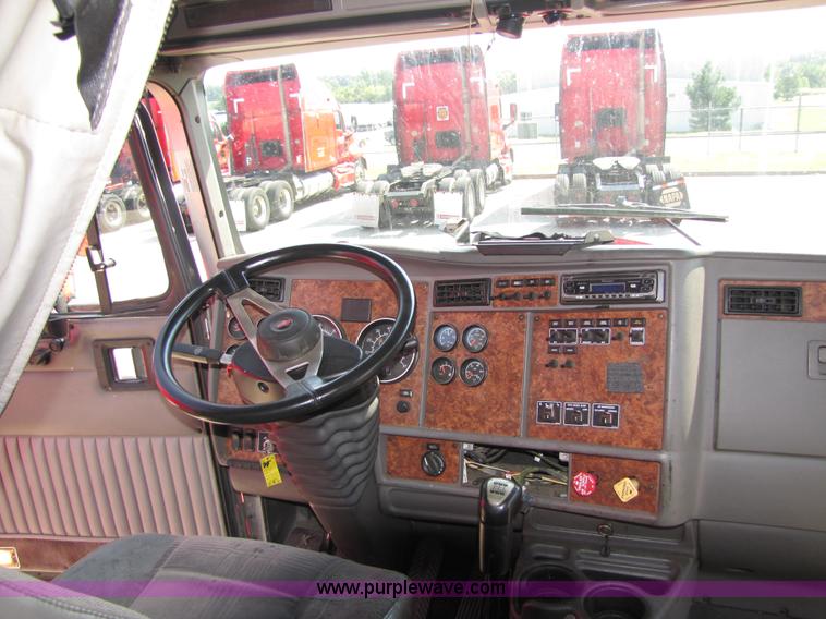 image for item 5041 2003 Kenworth Construct T600 semi truck