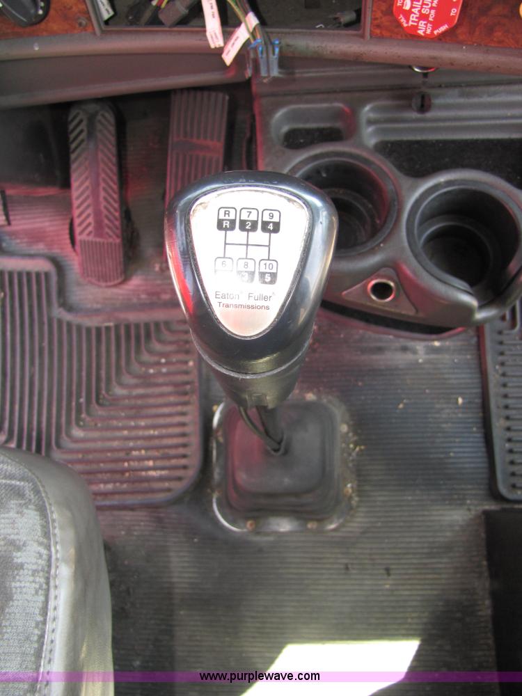 image for item 5041 2003 Kenworth Construct T600 semi truck