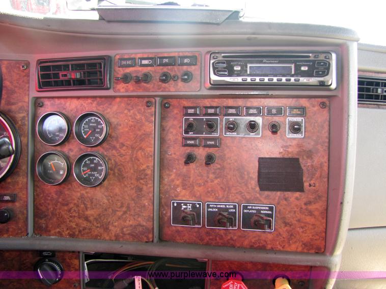 image for item 5041 2003 Kenworth Construct T600 semi truck