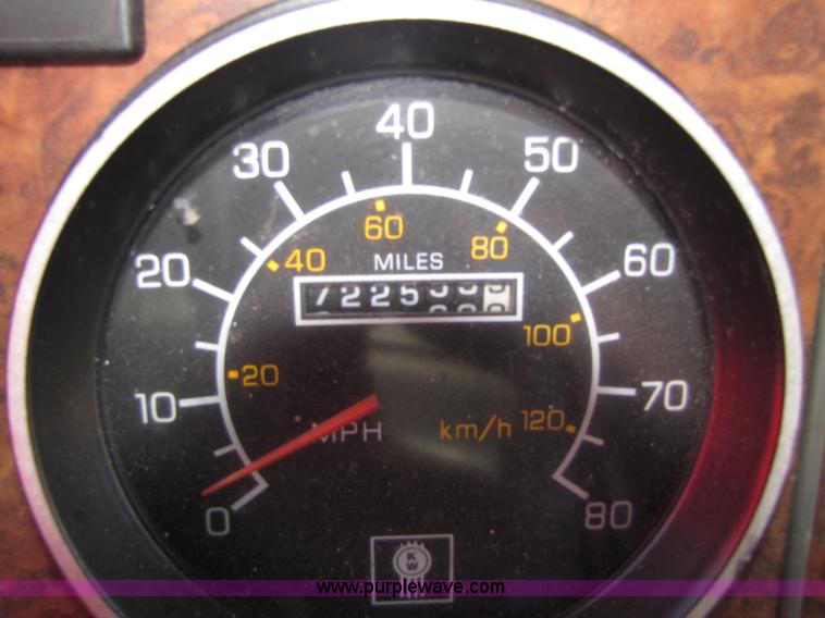 image for item 5041 2003 Kenworth Construct T600 semi truck