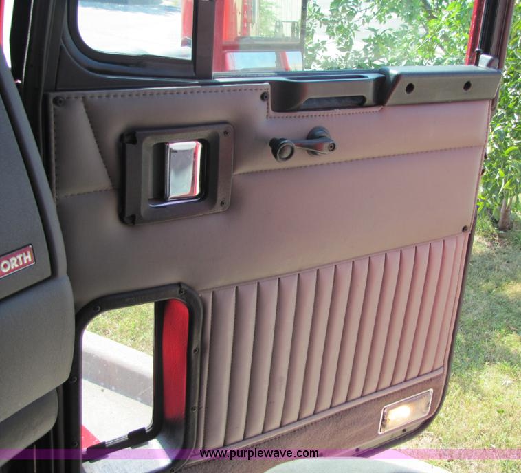 image for item 5041 2003 Kenworth Construct T600 semi truck