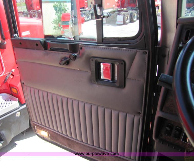 image for item 5041 2003 Kenworth Construct T600 semi truck