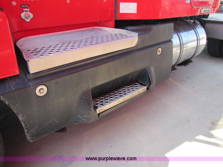 image for item 5041 2003 Kenworth Construct T600 semi truck