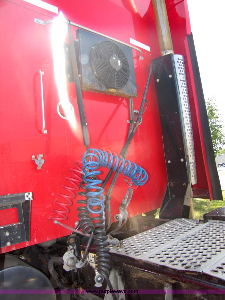 image for item 5041 2003 Kenworth Construct T600 semi truck