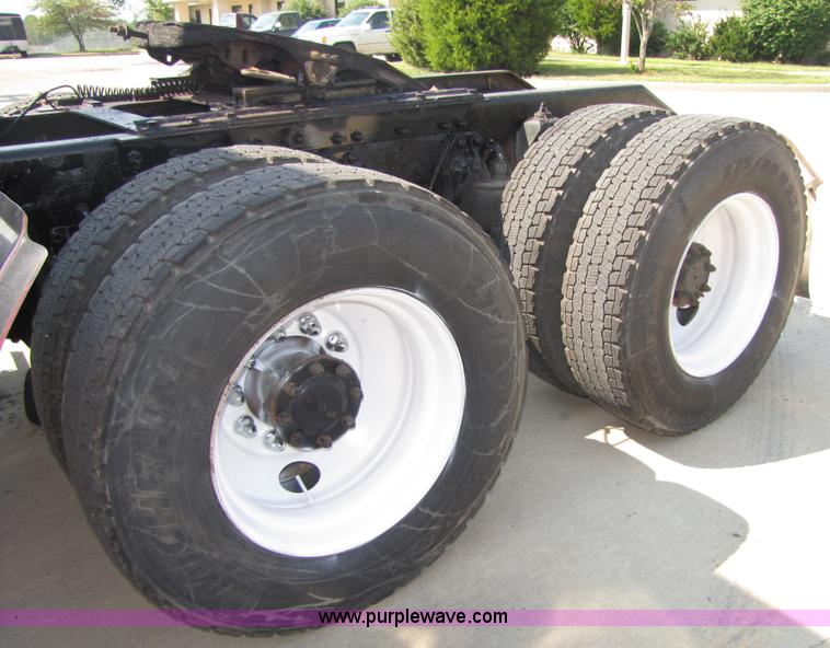 image for item 5041 2003 Kenworth Construct T600 semi truck