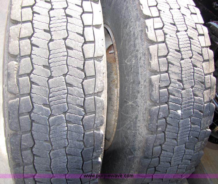 image for item 5041 2003 Kenworth Construct T600 semi truck