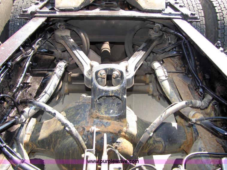 image for item 5041 2003 Kenworth Construct T600 semi truck