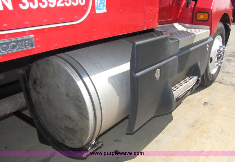 image for item 5041 2003 Kenworth Construct T600 semi truck