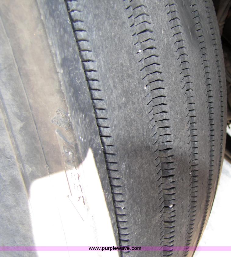 image for item 5041 2003 Kenworth Construct T600 semi truck