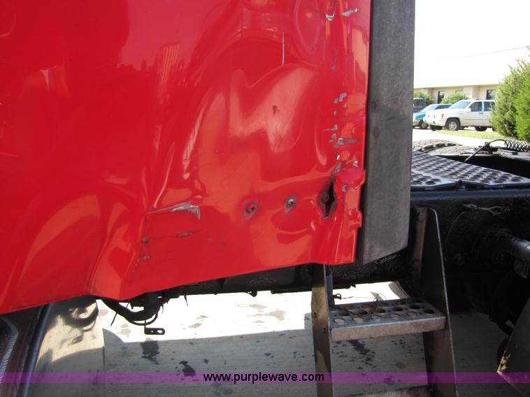 image for item 5041 2003 Kenworth Construct T600 semi truck