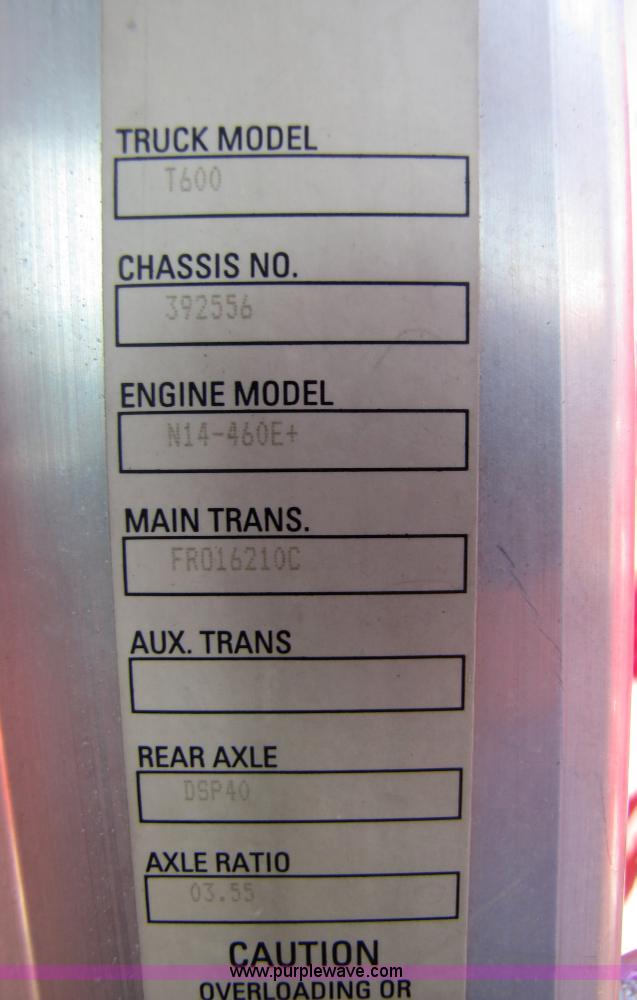 image for item 5041 2003 Kenworth Construct T600 semi truck