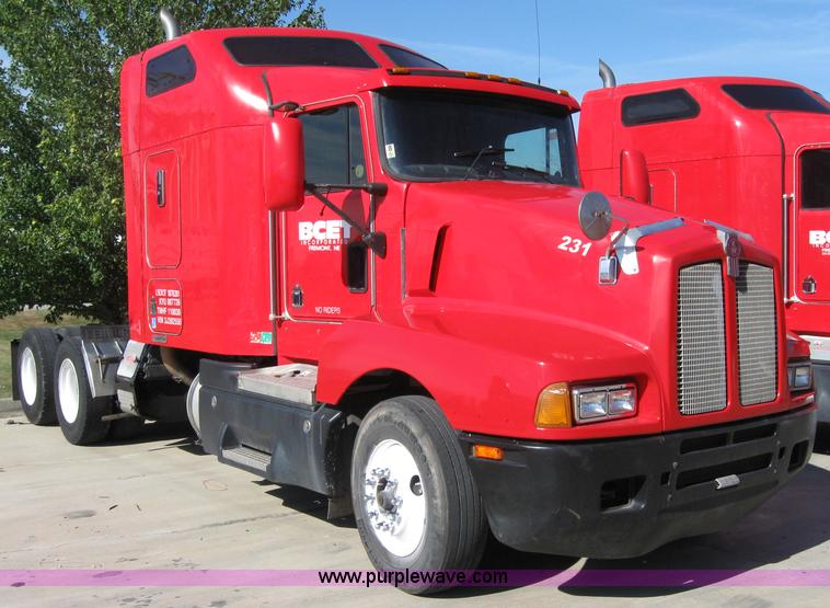 image for item 5042 2003 Kenworth Construct T600 semi truck