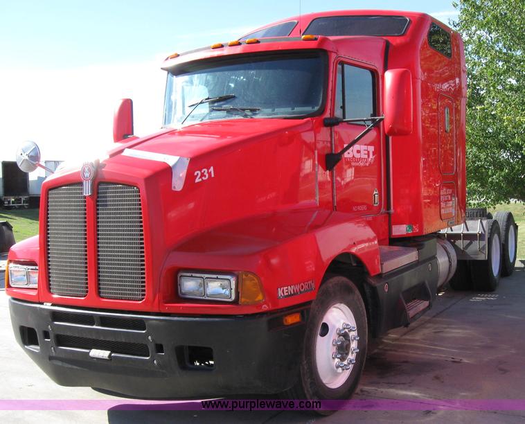 image for item 5042 2003 Kenworth Construct T600 semi truck