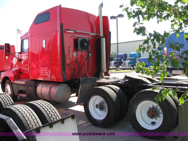 image for item 5042 2003 Kenworth Construct T600 semi truck