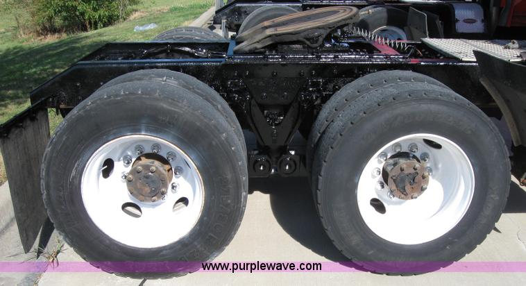 image for item 5042 2003 Kenworth Construct T600 semi truck