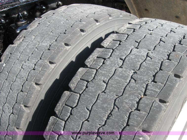 image for item 5042 2003 Kenworth Construct T600 semi truck