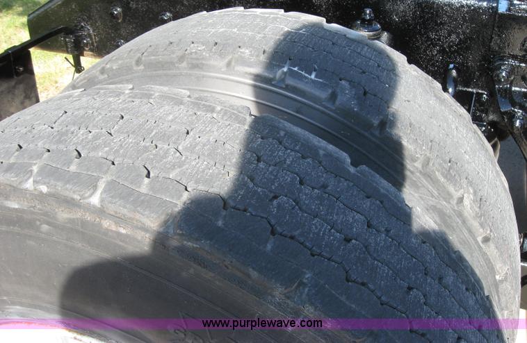 image for item 5042 2003 Kenworth Construct T600 semi truck