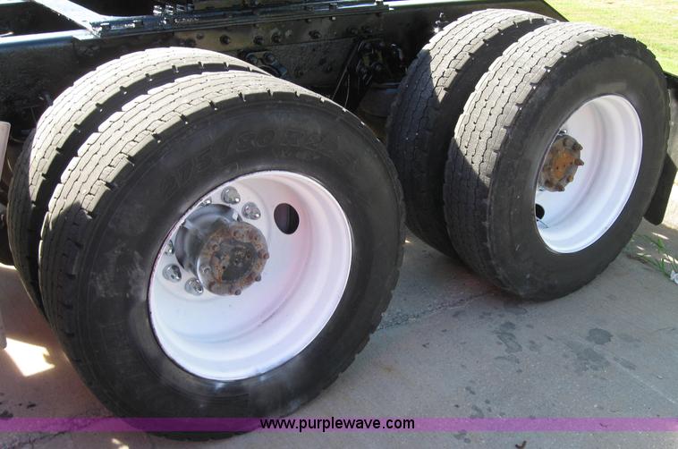 image for item 5042 2003 Kenworth Construct T600 semi truck