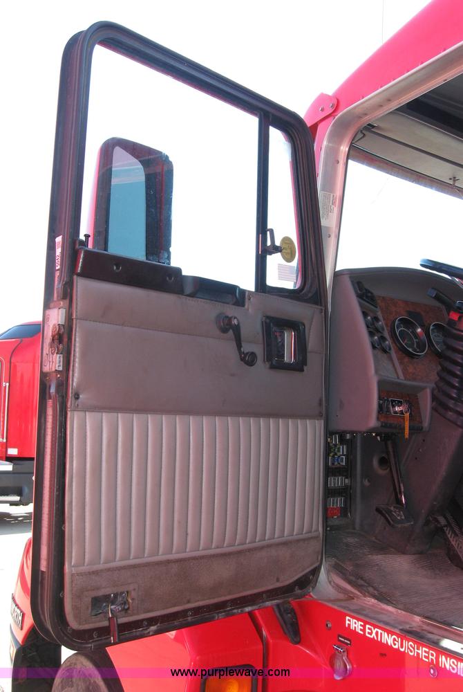 image for item 5042 2003 Kenworth Construct T600 semi truck