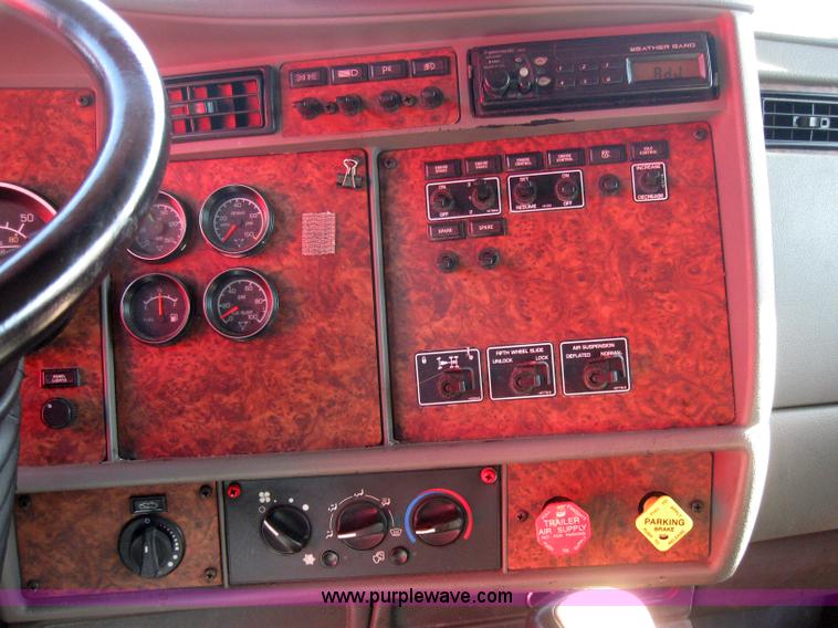 image for item 5042 2003 Kenworth Construct T600 semi truck