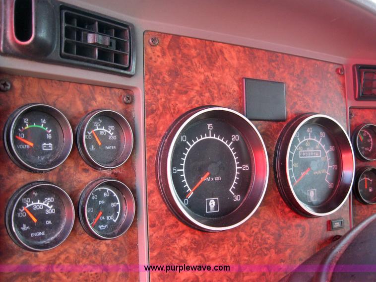 image for item 5042 2003 Kenworth Construct T600 semi truck