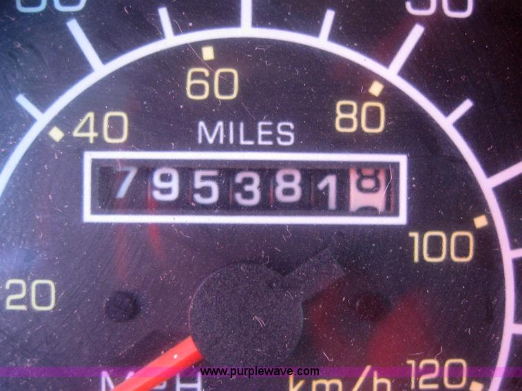 image for item 5042 2003 Kenworth Construct T600 semi truck