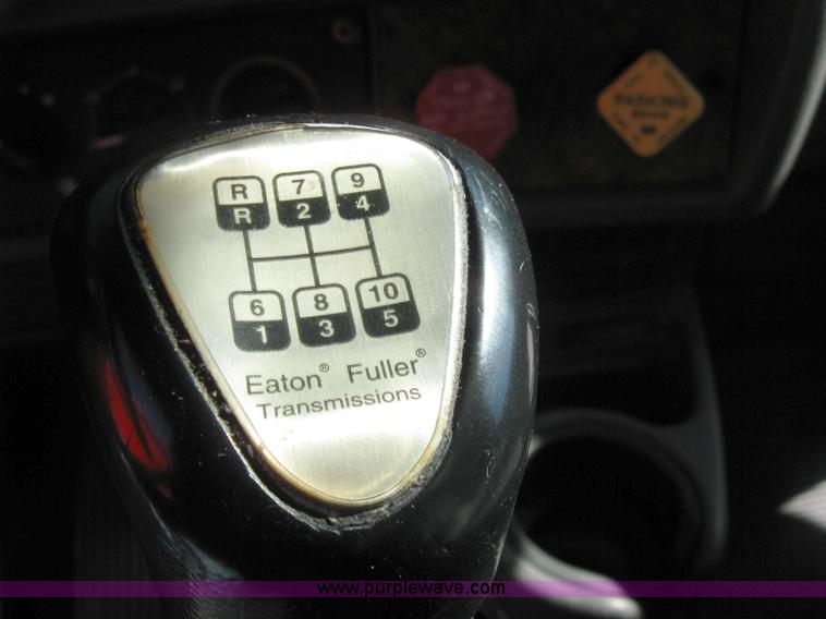 image for item 5042 2003 Kenworth Construct T600 semi truck